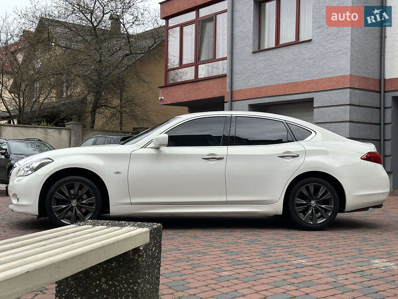 Седан Infiniti M37 2013 в Ивано-Франковске