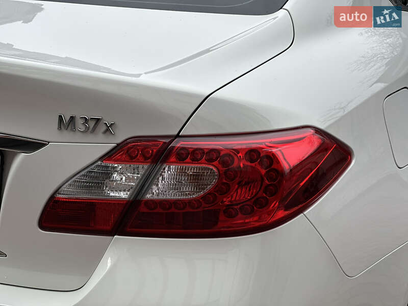 Седан Infiniti M37 2013 в Ивано-Франковске