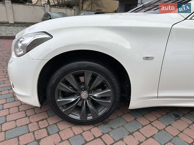 Седан Infiniti M37 2013 в Ивано-Франковске
