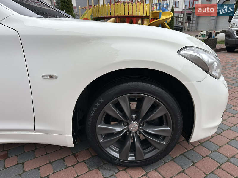 Седан Infiniti M37 2013 в Ивано-Франковске