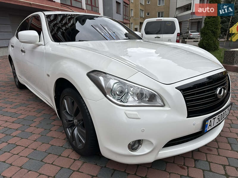 Седан Infiniti M37 2013 в Ивано-Франковске
