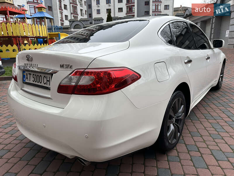 Седан Infiniti M37 2013 в Ивано-Франковске
