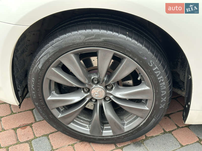 Седан Infiniti M37 2013 в Ивано-Франковске