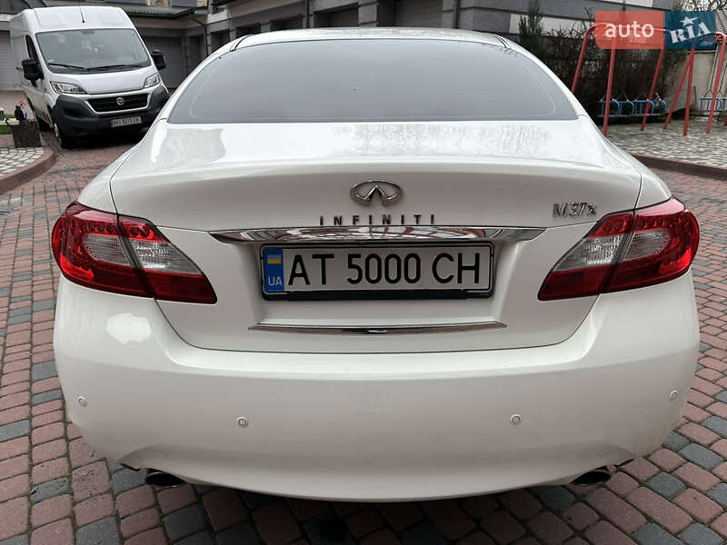 Седан Infiniti M37 2013 в Ивано-Франковске