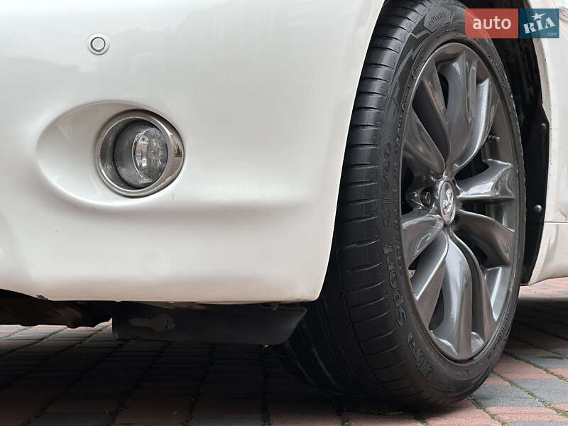 Седан Infiniti M37 2013 в Ивано-Франковске