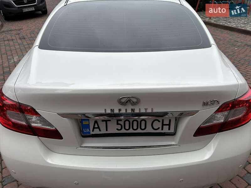 Седан Infiniti M37 2013 в Ивано-Франковске