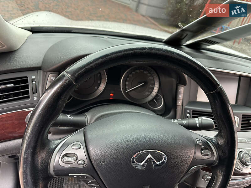 Седан Infiniti M37 2013 в Ивано-Франковске