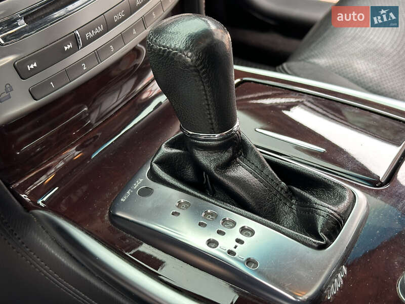 Седан Infiniti M37 2013 в Ивано-Франковске