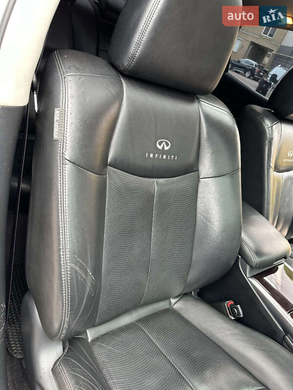 Седан Infiniti M37 2013 в Ивано-Франковске