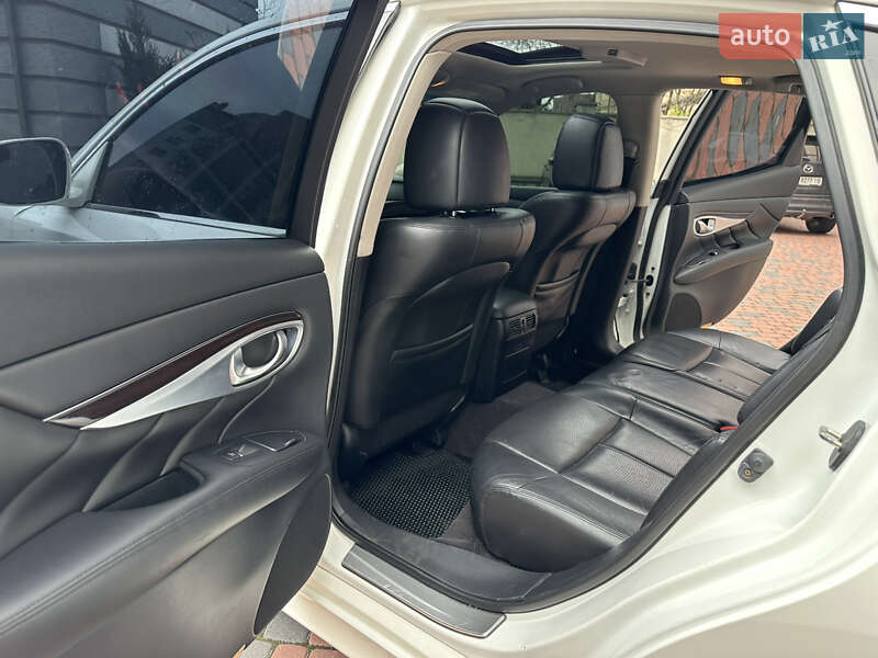 Седан Infiniti M37 2013 в Ивано-Франковске