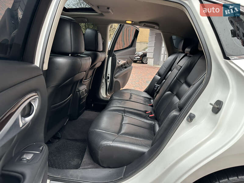Седан Infiniti M37 2013 в Ивано-Франковске