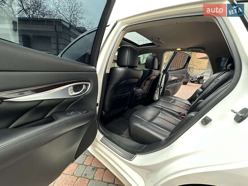 Седан Infiniti M37 2013 в Ивано-Франковске