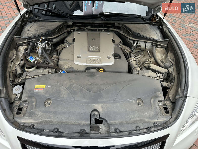 Седан Infiniti M37 2013 в Ивано-Франковске
