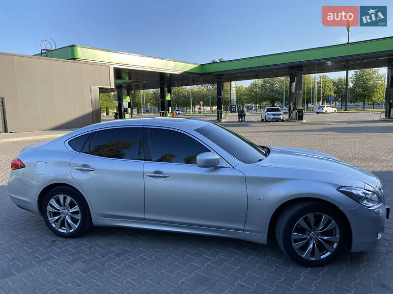 Седан Infiniti M37 2012 в Кременчуці