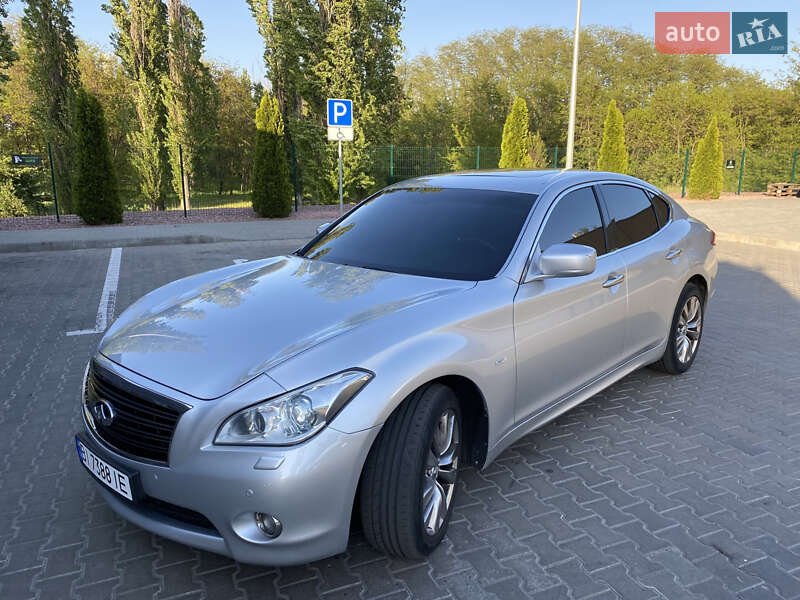 Седан Infiniti M37 2012 в Кременчуці