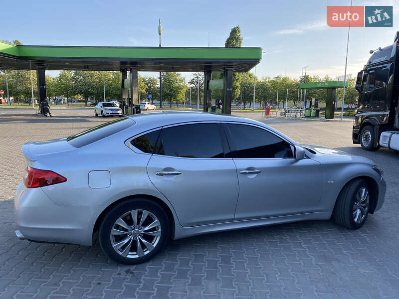 Седан Infiniti M37 2012 в Кременчуці