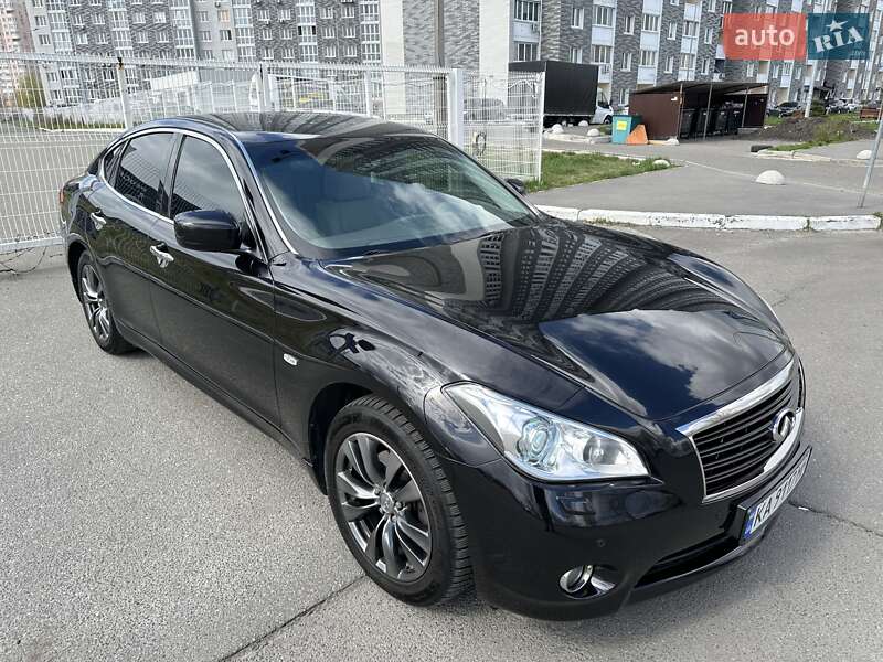 Седан Infiniti M37 2011 в 