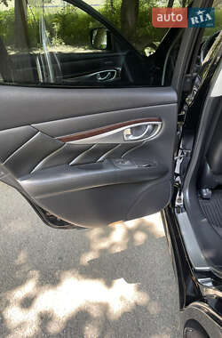 Седан Infiniti M37 2013 в 