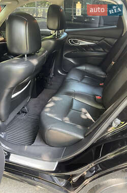 Седан Infiniti M37 2013 в 