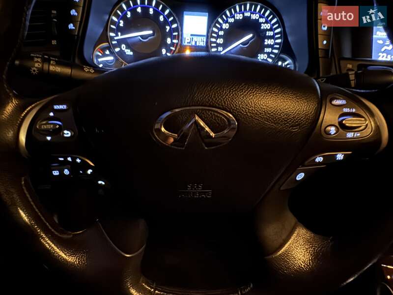 Седан Infiniti M37 2011 в Києві