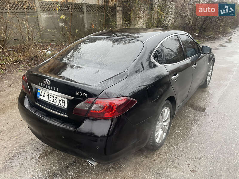 Седан Infiniti M37 2013 в Киеве