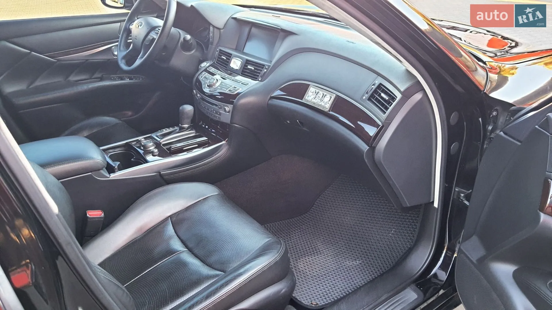 2010 Infiniti M - мініатюра 10