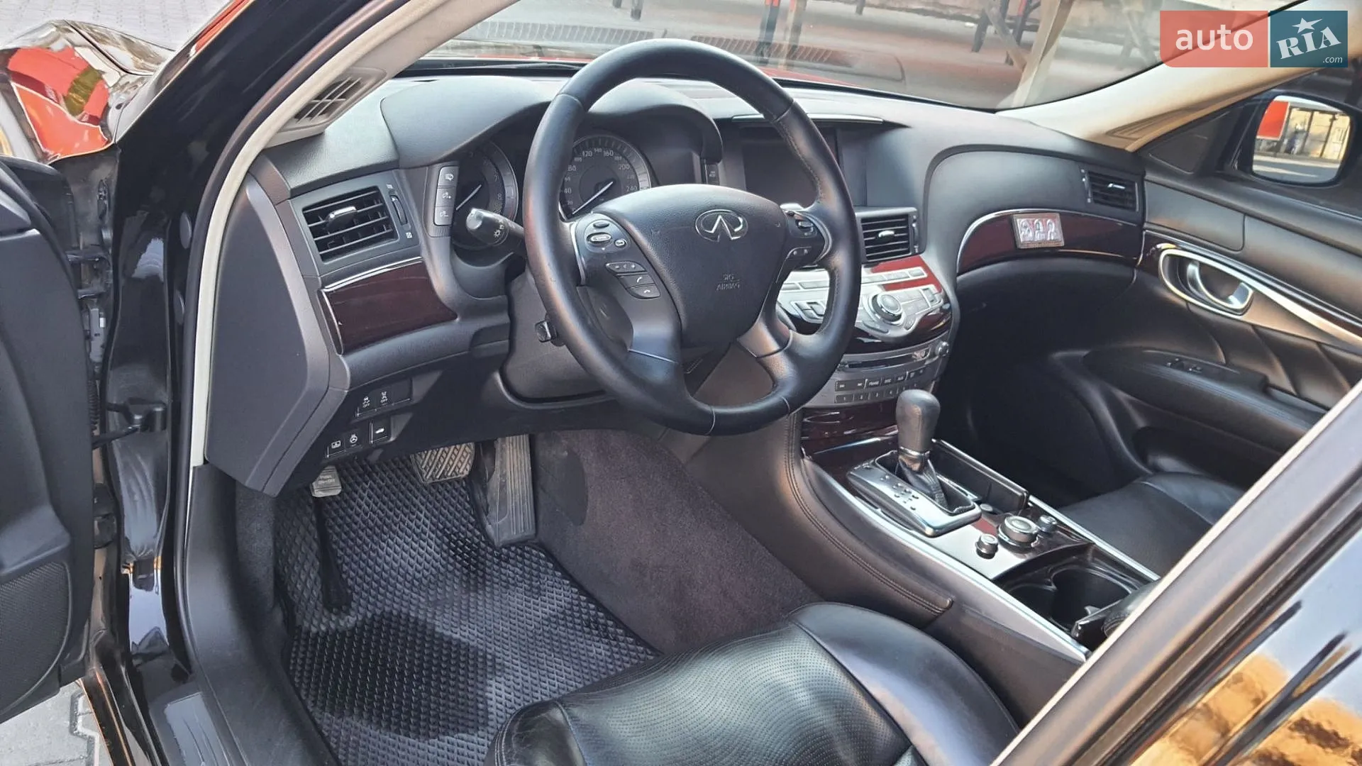 2010 Infiniti M - мініатюра 5