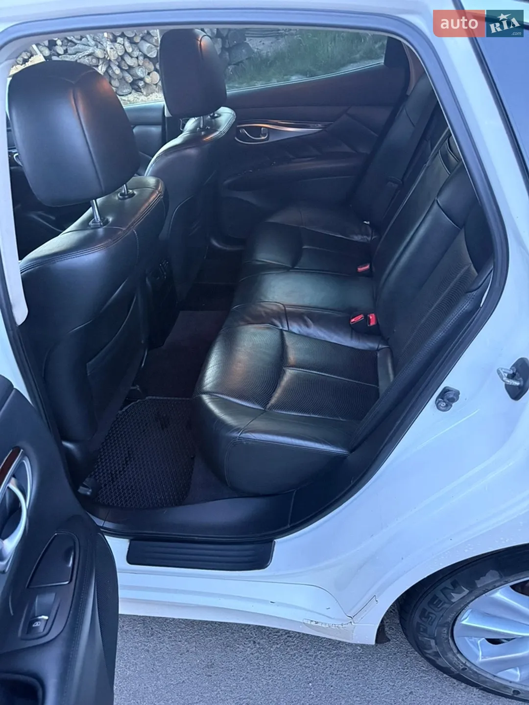 2010 Infiniti M - мініатюра 13