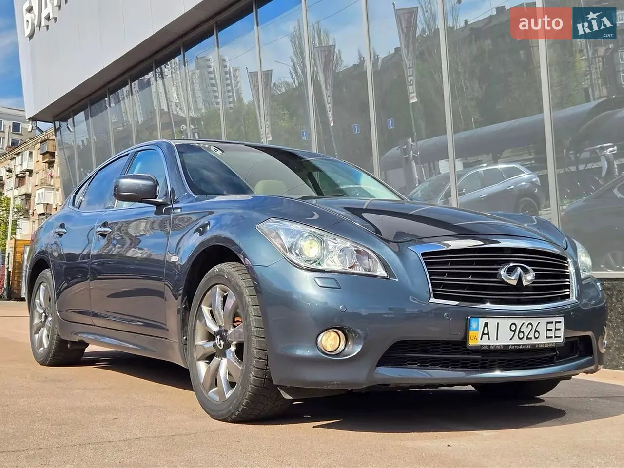 2012 Infiniti M - мініатюра 16