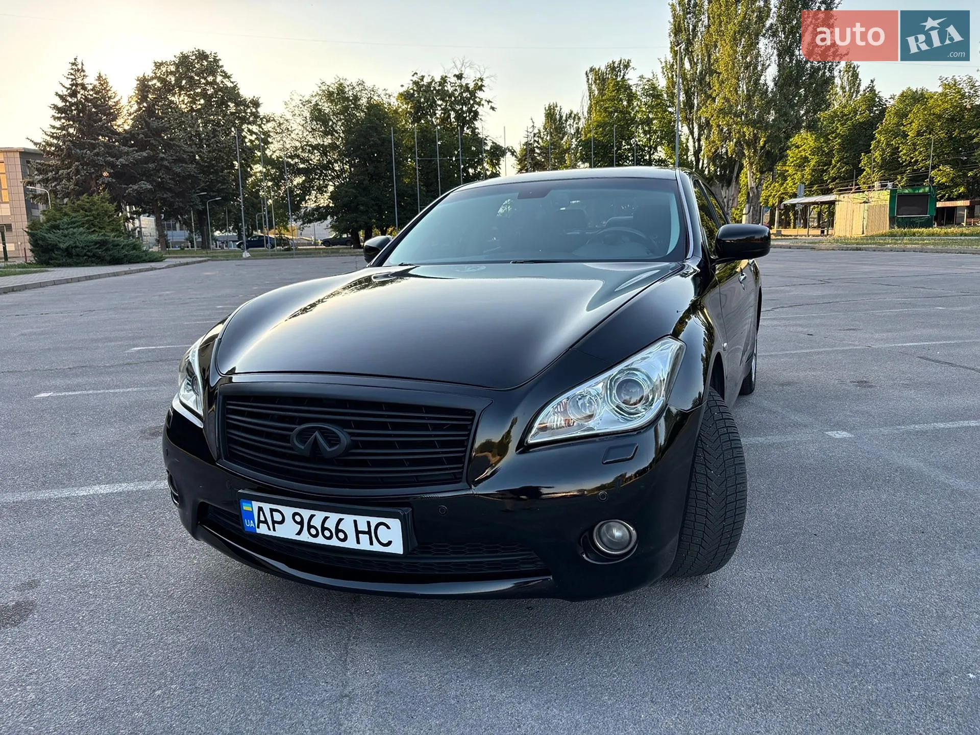 2010 Infiniti M - мініатюра 2