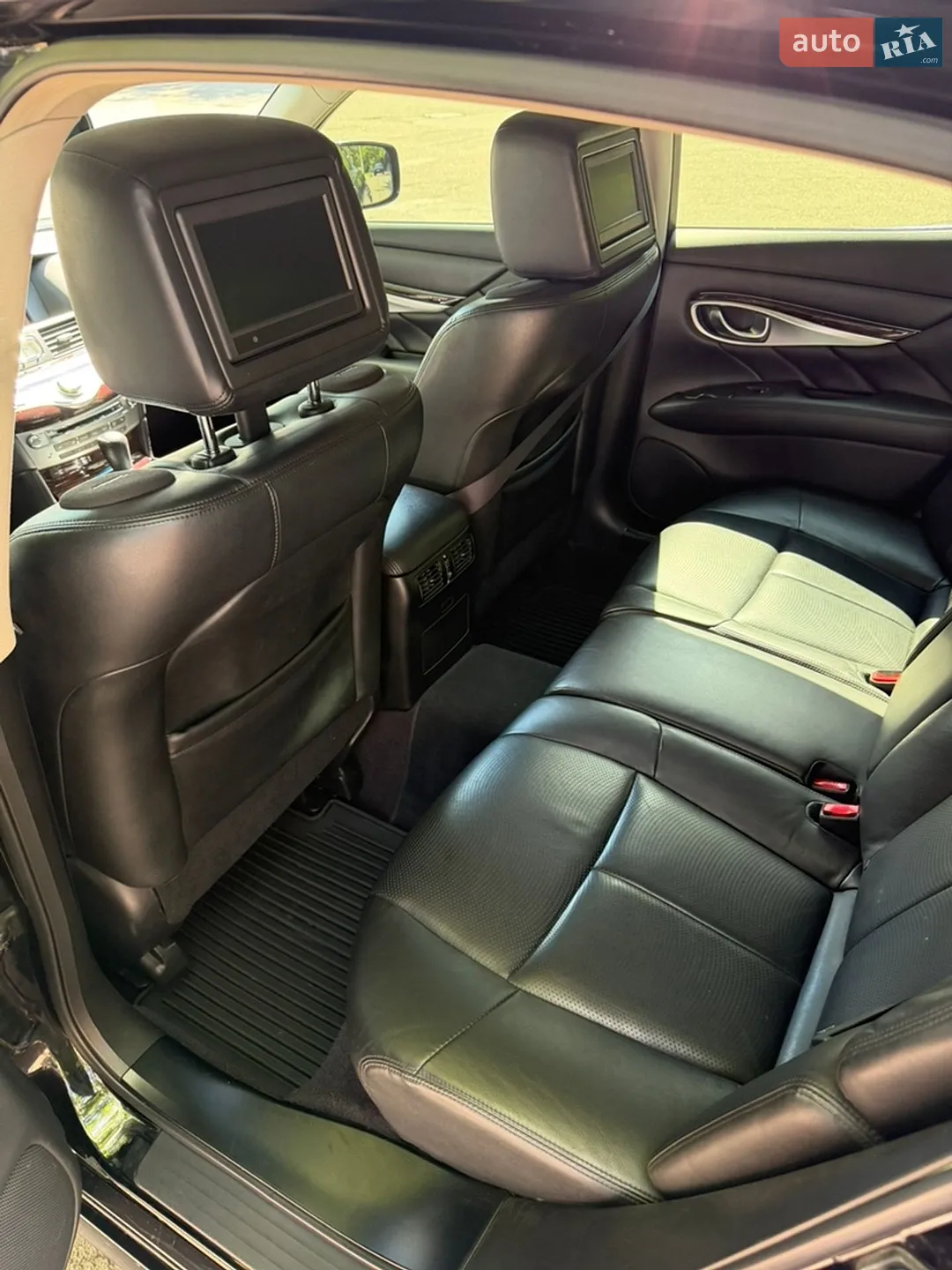 2011 Infiniti M - мініатюра 13