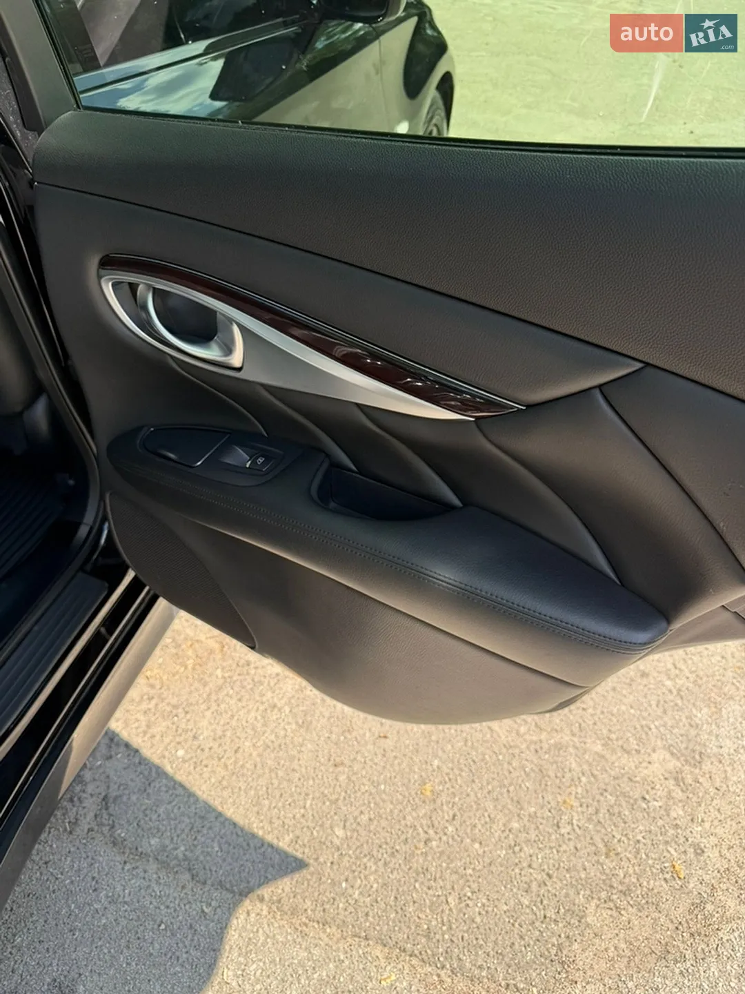 2011 Infiniti M - мініатюра 18