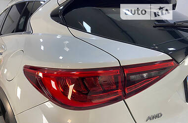 Хэтчбек Infiniti Q30 2017 в 