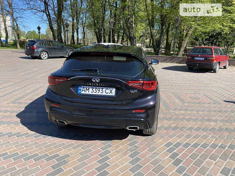 Позашляховик / Кросовер Infiniti Q30 2016 в Звягелі