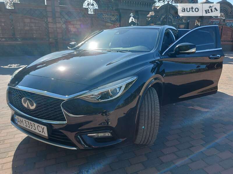 Позашляховик / Кросовер Infiniti Q30 2016 в Звягелі