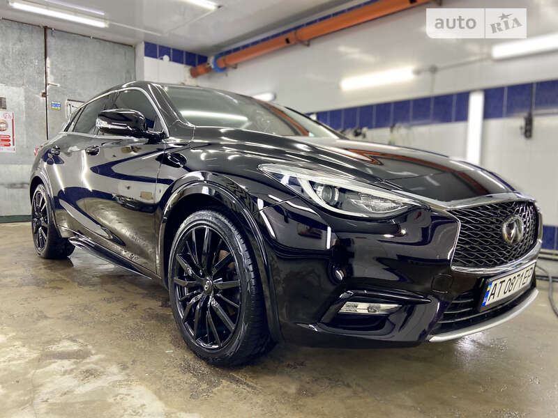 Седан Infiniti Q30 2016 в 