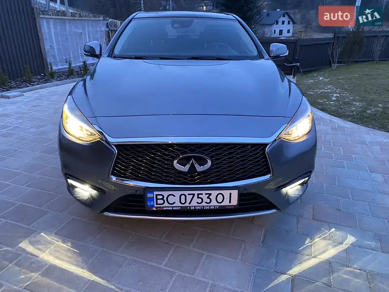 Infiniti Q30 2016
