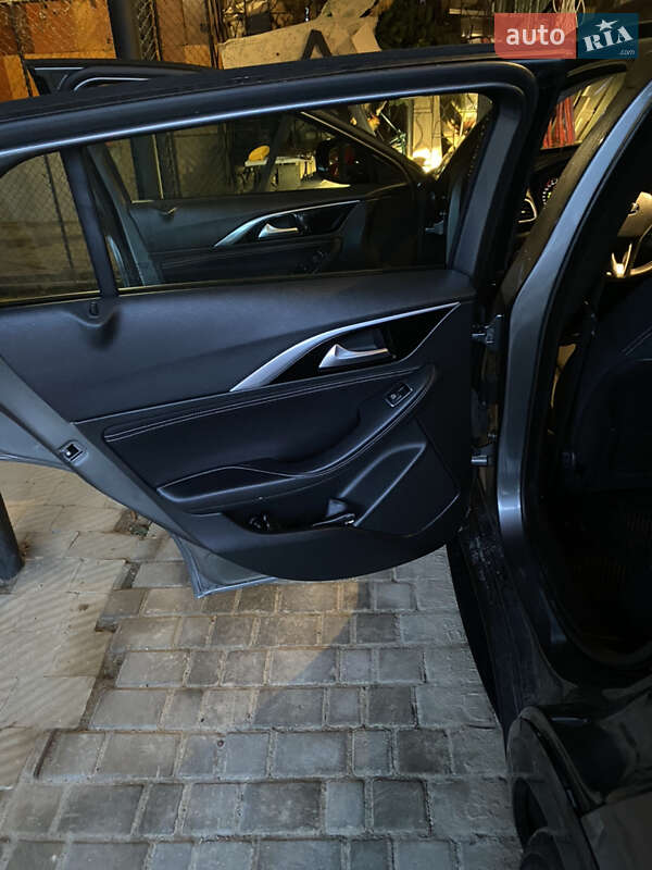 Хэтчбек Infiniti Q30 2016 в Бориславе