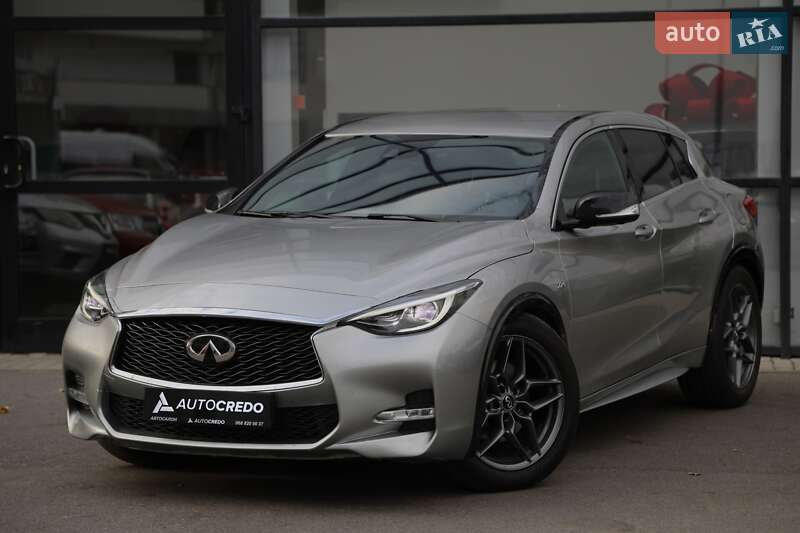 Infiniti Q30 2016