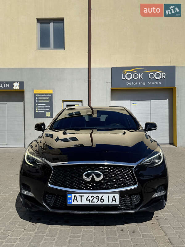 Infiniti Q30 2016