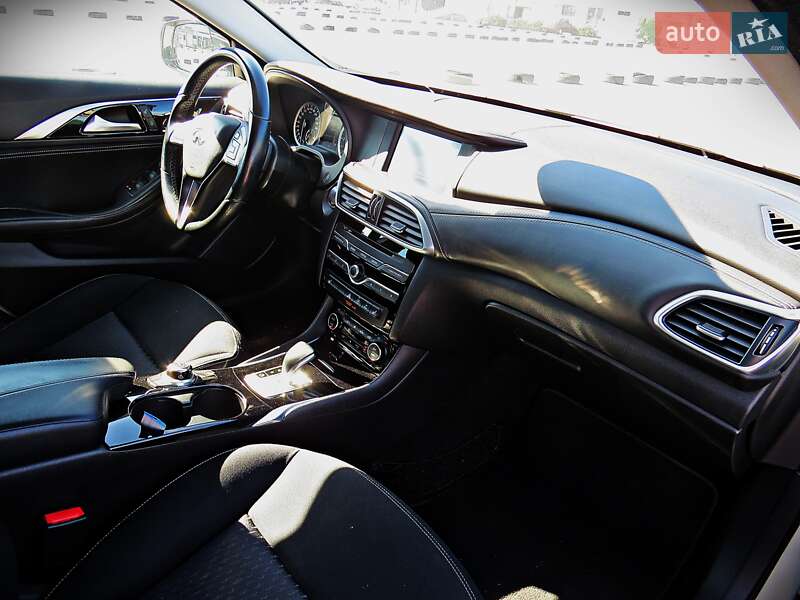 Хэтчбек Infiniti Q30 2017 в Черкассах