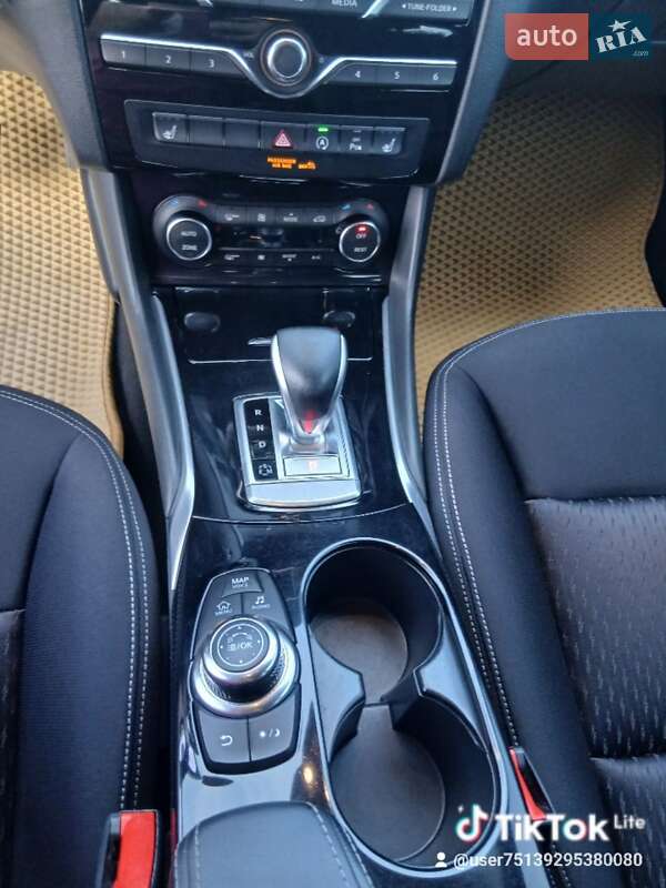 Хетчбек Infiniti Q30 2016 в Калуші