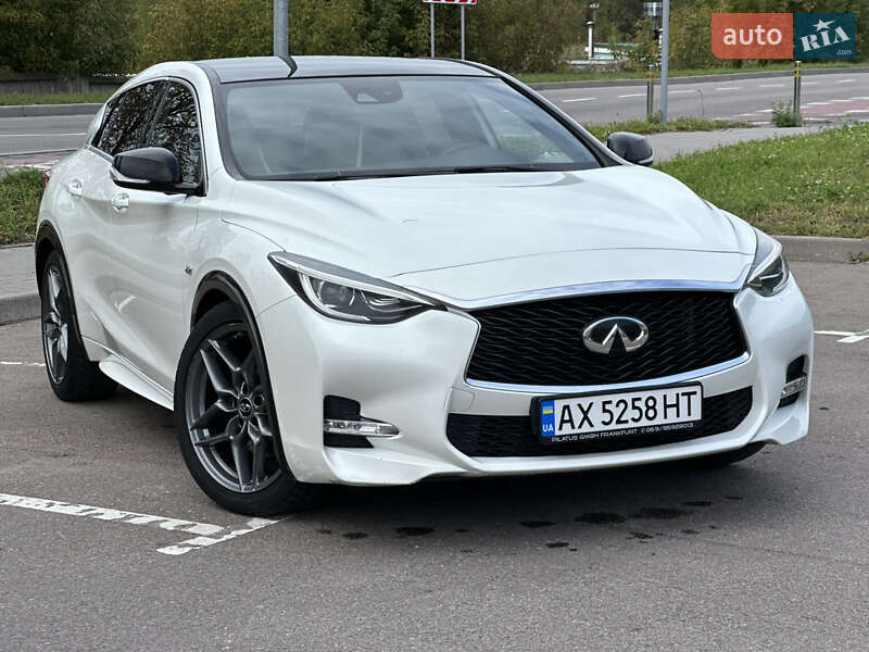 Хэтчбек Infiniti Q30 2016 в Ровно фото 4 Хэтчбек Infiniti Q30 2016 в Ровно