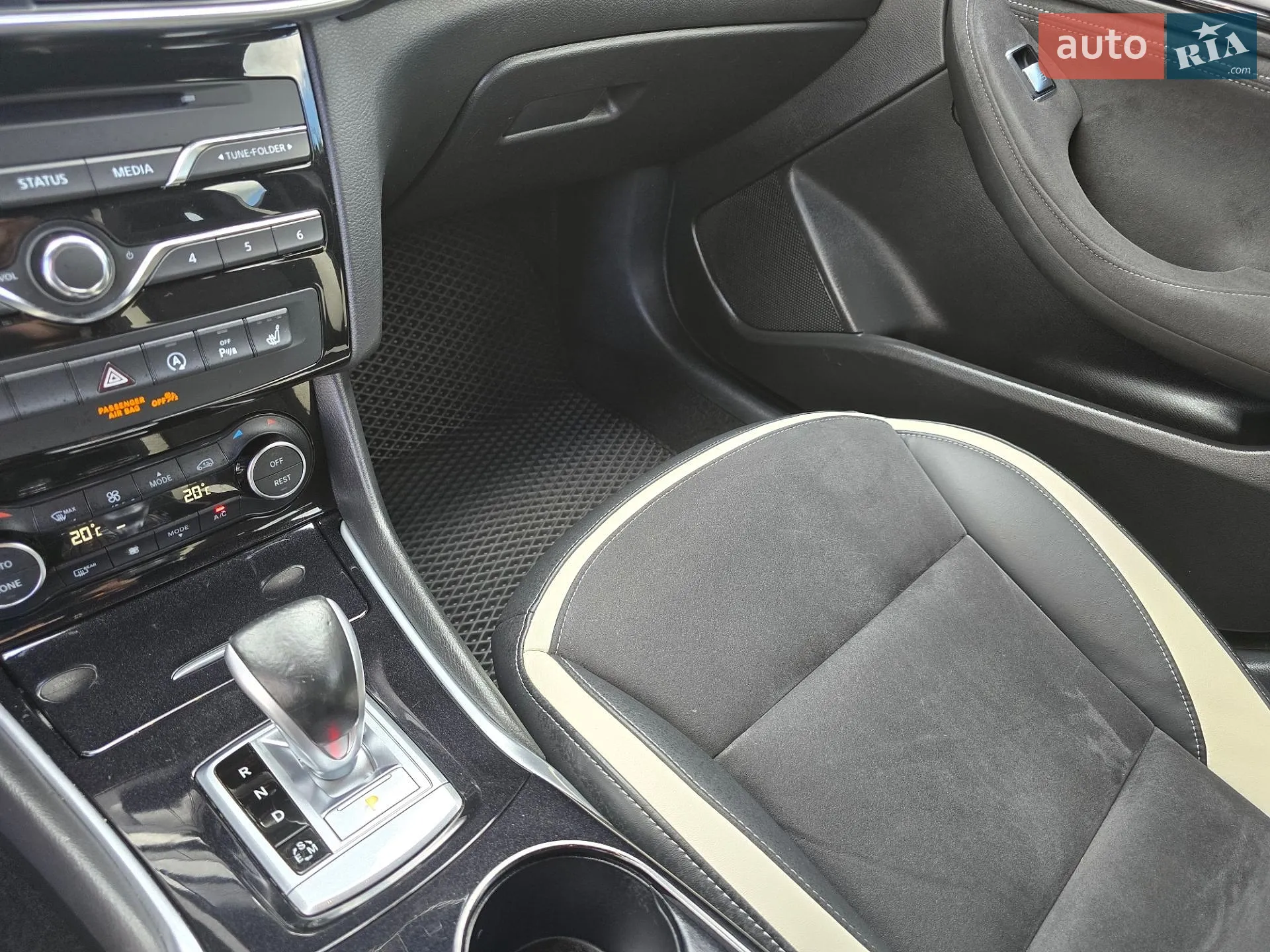 2016 Infiniti Q30 - мініатюра 27