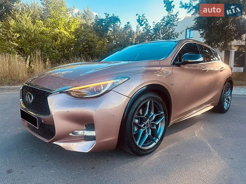 Infiniti Q30 2016