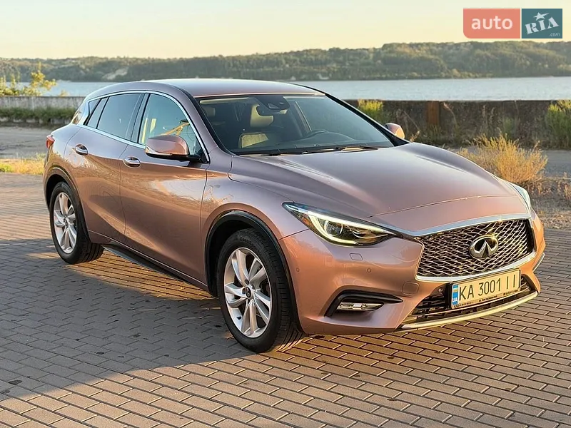 Infiniti Q30 2017