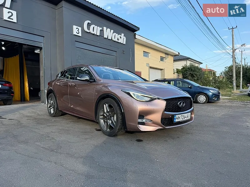 Infiniti Q30 2016