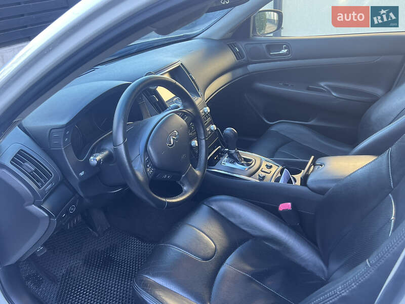 Седан Infiniti Q40 2014 в Чернігові