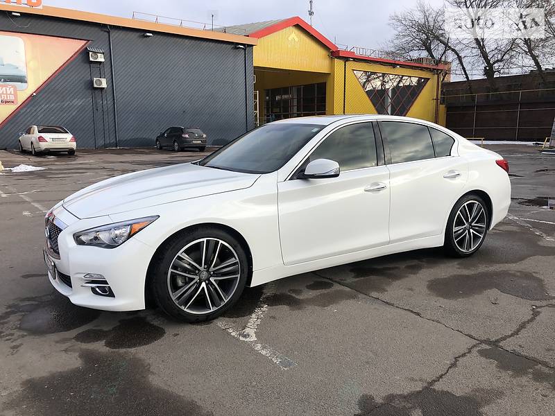 Седан Infiniti Q50 2015 в Житомирі