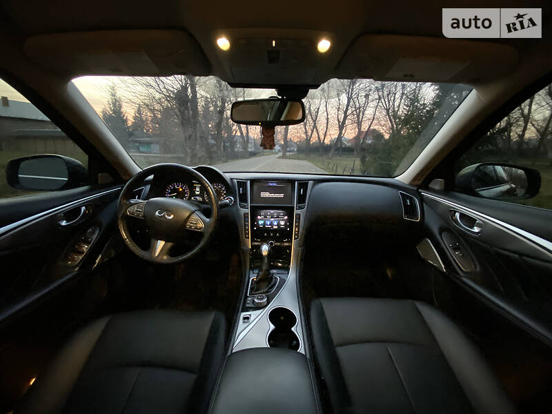 Седан Infiniti Q50 2017 в Львові